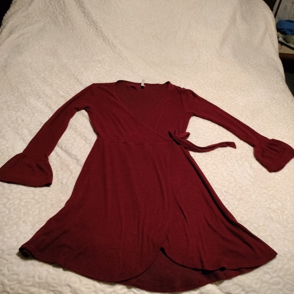 Burgundy red wrap around dress with long sleeve and ruffled cuff - Picture 5 of 6